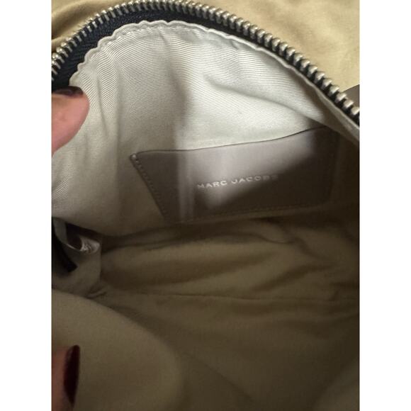 Marc Jacobs The Pushlock Mini Hobo Cement Soft Leather - Picture 8 of 10